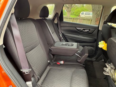 Used 2017 Nissan Rogue SV w/ SV Premium Package AWD/4WD image 11