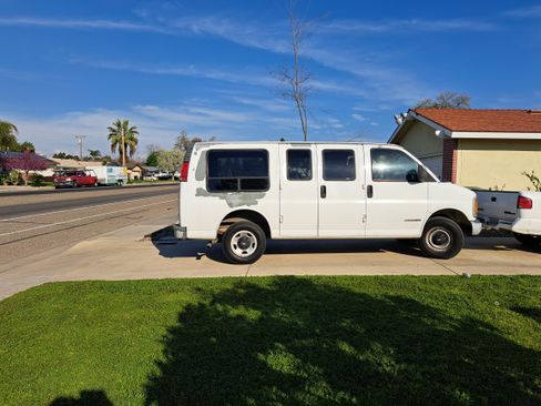 Used 1997 Chevrolet Express 2500 image 10