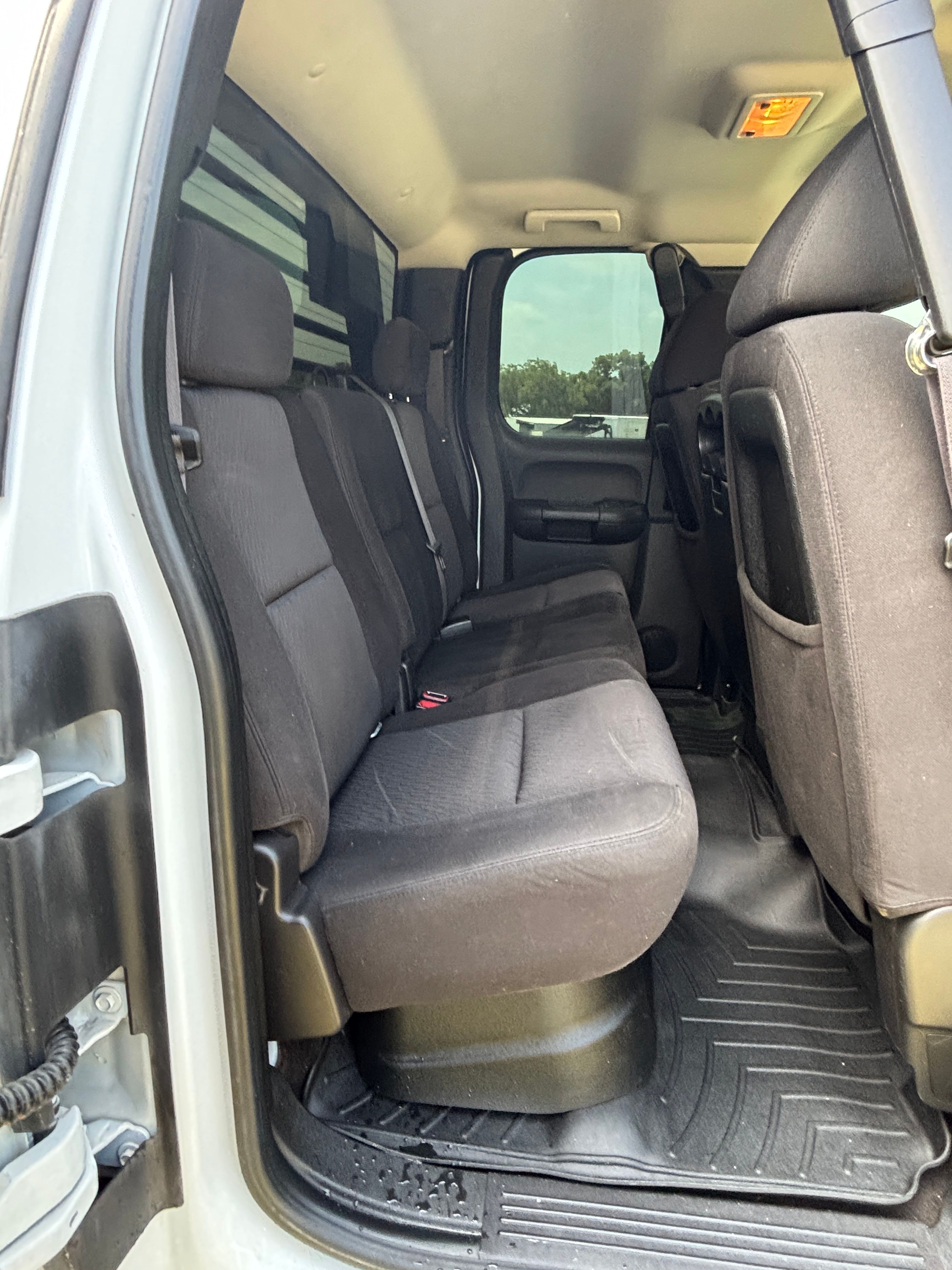 Used 2011 Chevrolet Silverado 3500 LT w/ Interior Plus Package AWD/4WD image 8