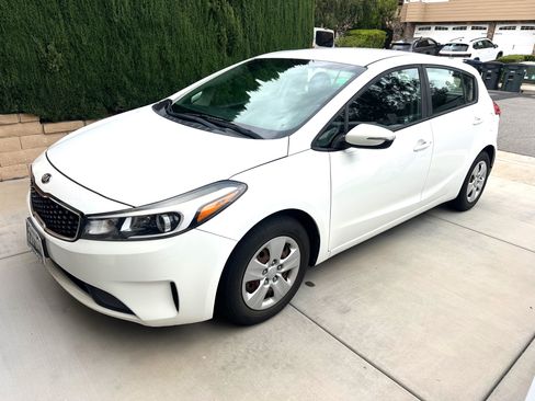 Used 2017 Kia Forte LX FWD image 1