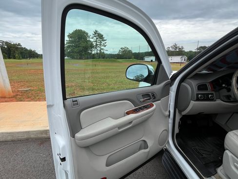 Used 2008 Chevrolet Suburban LTZ w/ LTZ Preferred Equipment Group AWD/4WD image 22