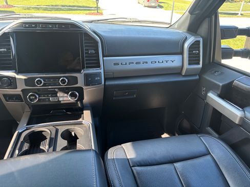 Used 2022 Ford F250 Lariat w/ Black Appearance Package image 29