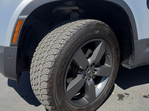 Used 2024 Land Rover Defender 110 S image 4