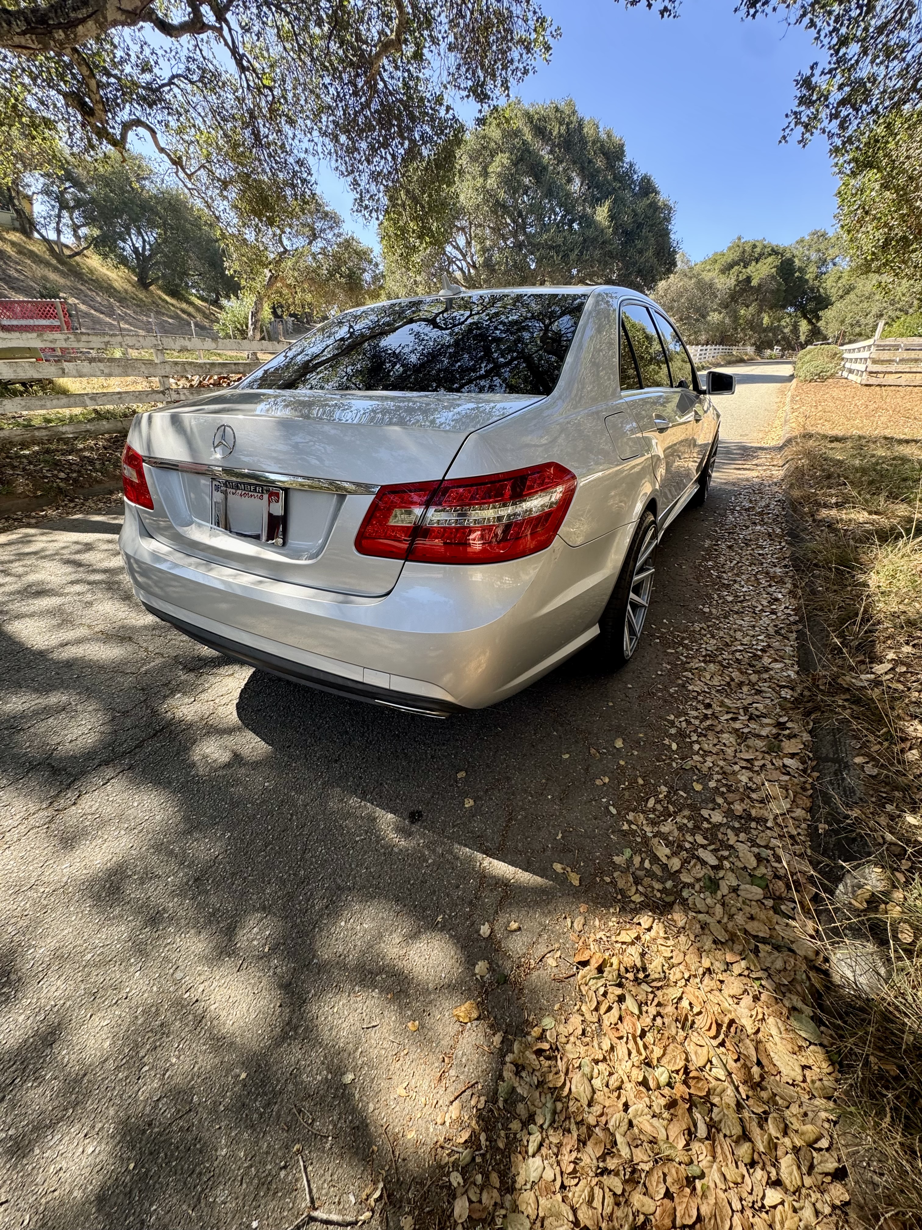 Used 2011 Mercedes-Benz E 550 Sedan image 36