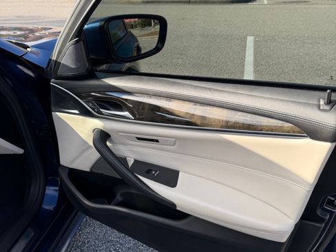 Used 2019 BMW 540i w/ M Sport Package image 12