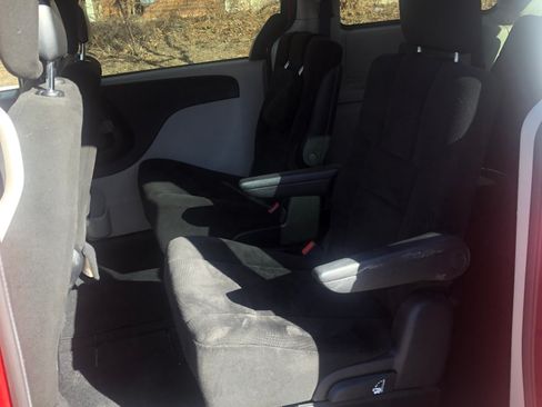 Used 2012 Dodge Grand Caravan SXT image 2