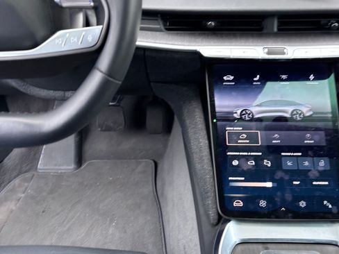 Used 2025 Lucid Air Touring image 4