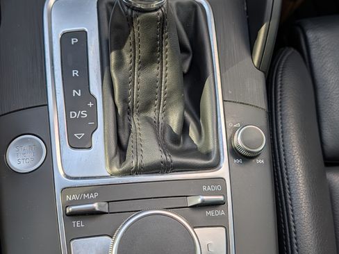 Used 2018 Audi A3 e-tron Premium Plus w/ Technology Package FWD image 23