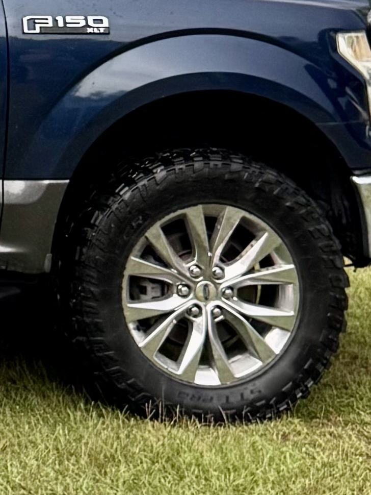Used 2015 Ford F150 XLT w/ Equipment Group 302A Luxury AWD/4WD image 5