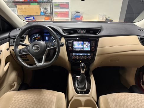Used 2019 Nissan Rogue SV w/ Premium Package FWD image 12