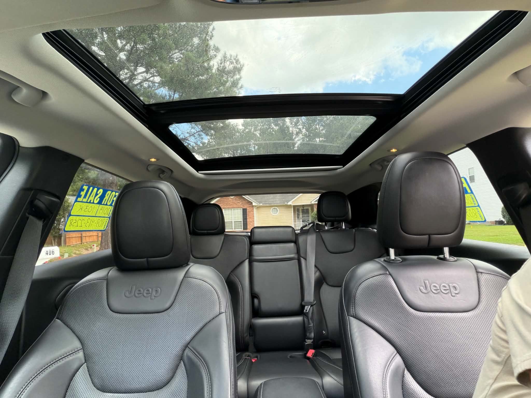 Used 2019 Jeep Cherokee Limited AWD/4WD image 5