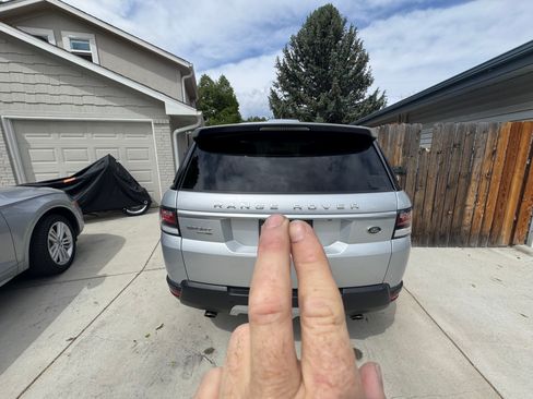 Used 2015 Land Rover Range Rover Sport HSE AWD/4WD image 4