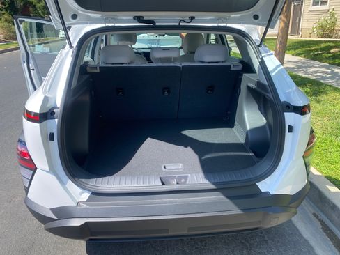 Used 2024 Hyundai Kona SE AWD/4WD image 6