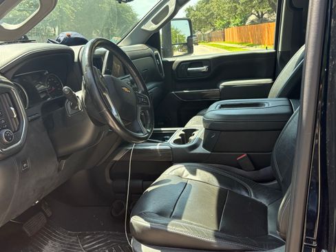 Used 2020 Chevrolet Silverado 2500 LTZ w/ LTZ Premium Package AWD/4WD image 11