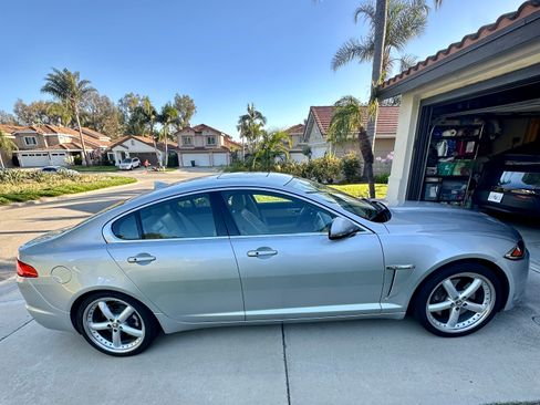 Used 2013 Jaguar XF RWD image 2