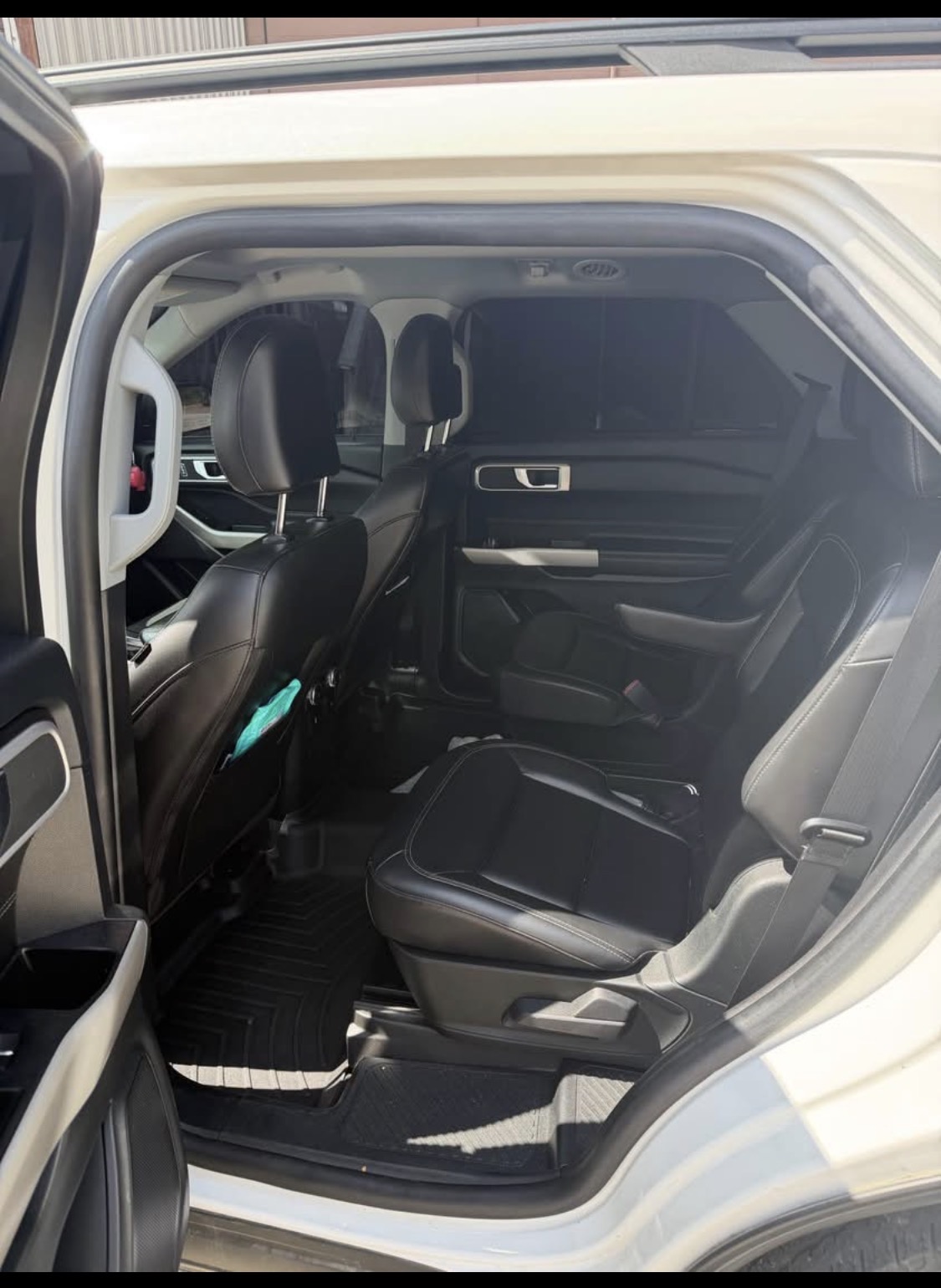 Used 2022 Ford Explorer XLT w/ Equipment Group 202A RWD image 1