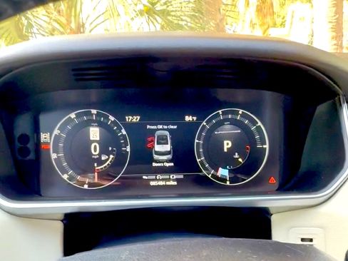 Used 2017 Land Rover Range Rover Sport image 17