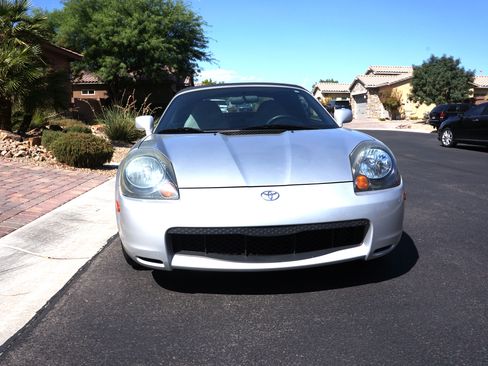 Used 2002 Toyota MR2 image 6