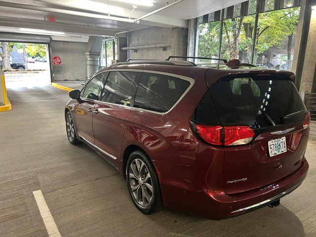 Used 2018 Chrysler Pacifica Limited w/ Tire & Wheel Group FWD image 8