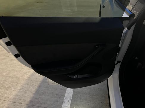 Used 2022 Tesla Model Y Performance image 8