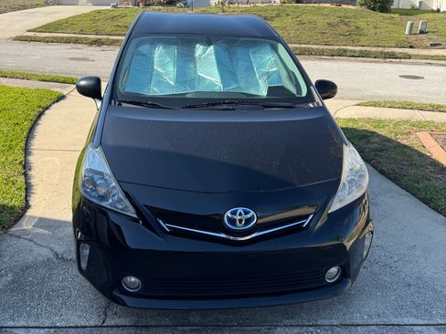 Used 2012 Toyota Prius V Five image 12