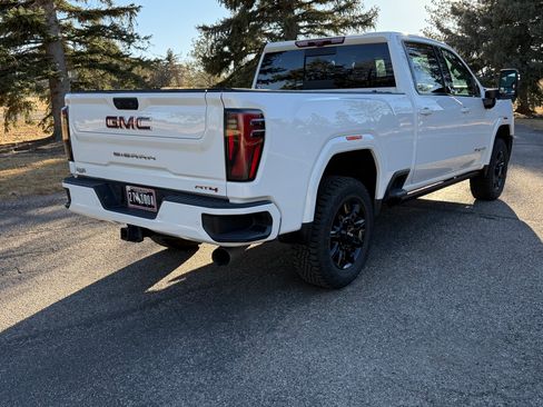 Used 2024 GMC Sierra 2500 AT4 w/ AT4 Premium Plus Package image 4
