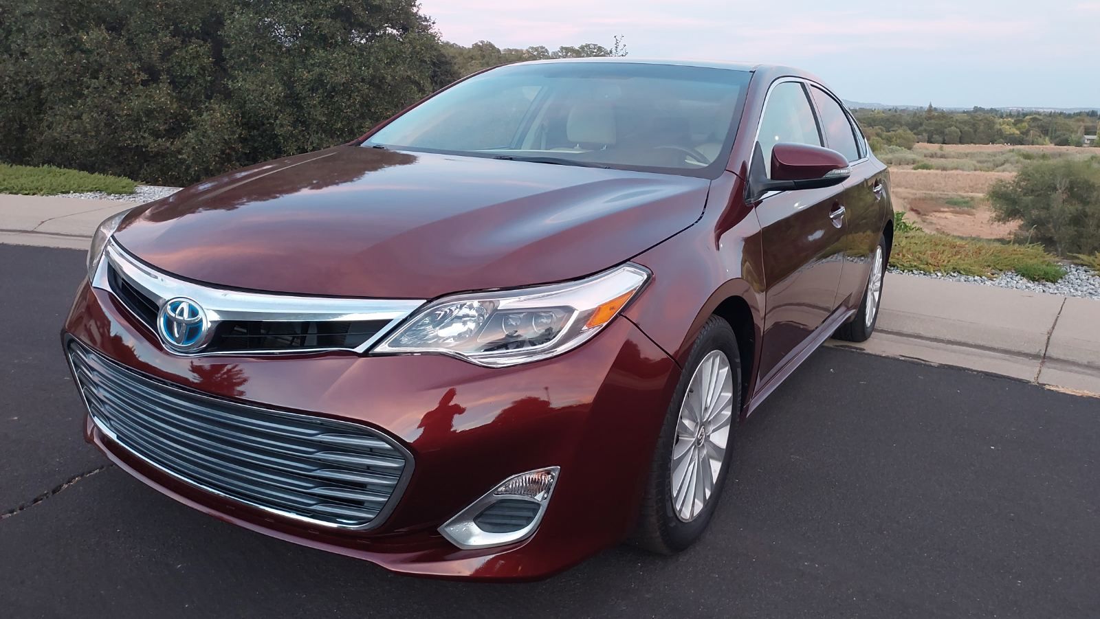 Used 2013 Toyota Avalon XLE Premium FWD image 2