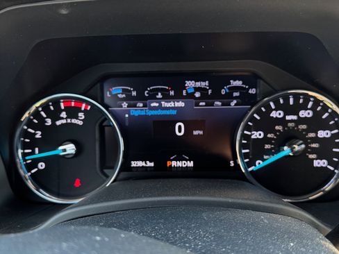 Used 2022 Ford F450 Platinum w/ FX4 Off-Road Package image 5