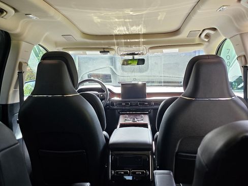 Used 2023 Lincoln Aviator Reserve w/ Equipment Group 201A RWD image 17