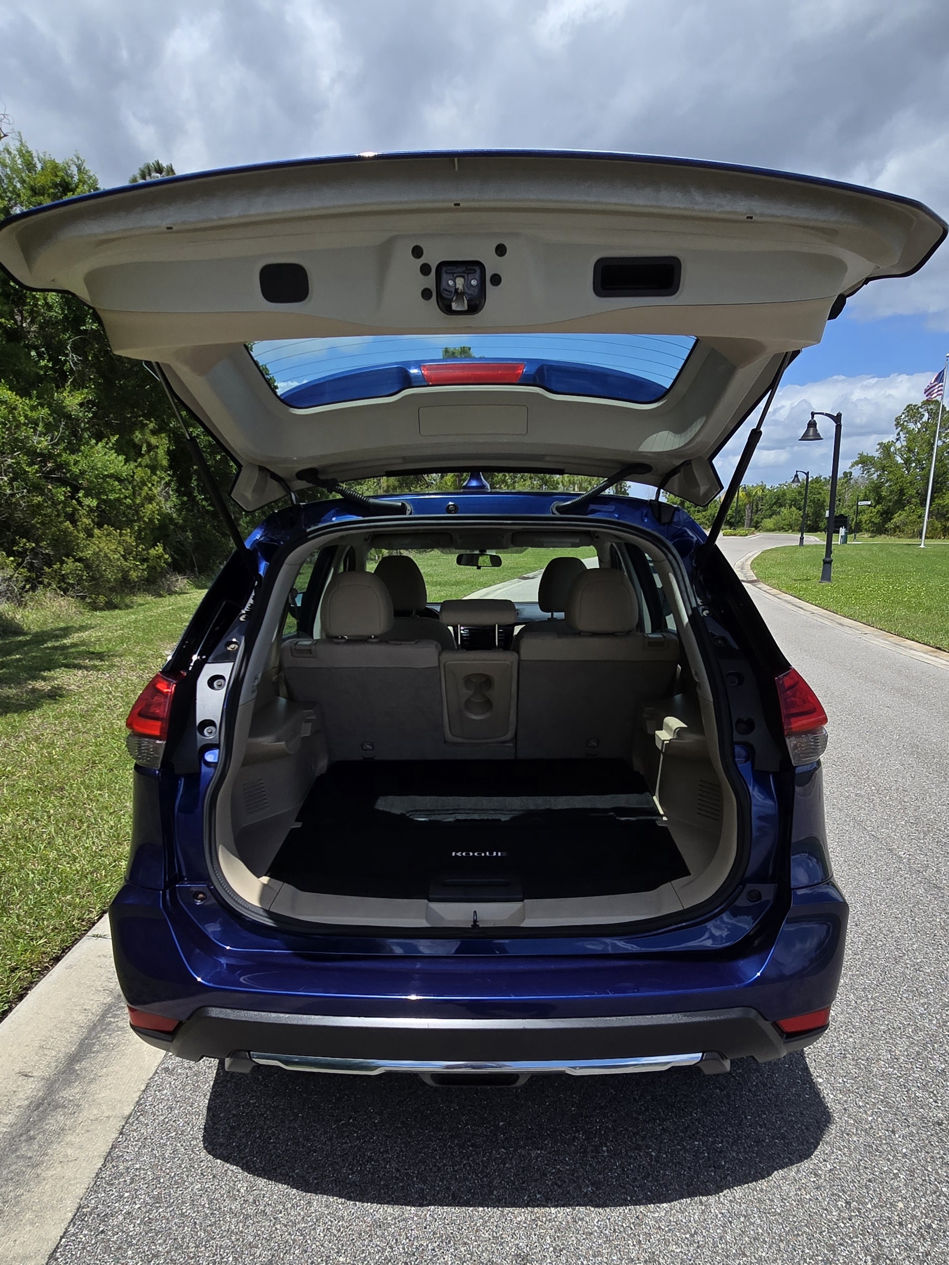 Used 2017 Nissan Rogue S AWD/4WD image 8