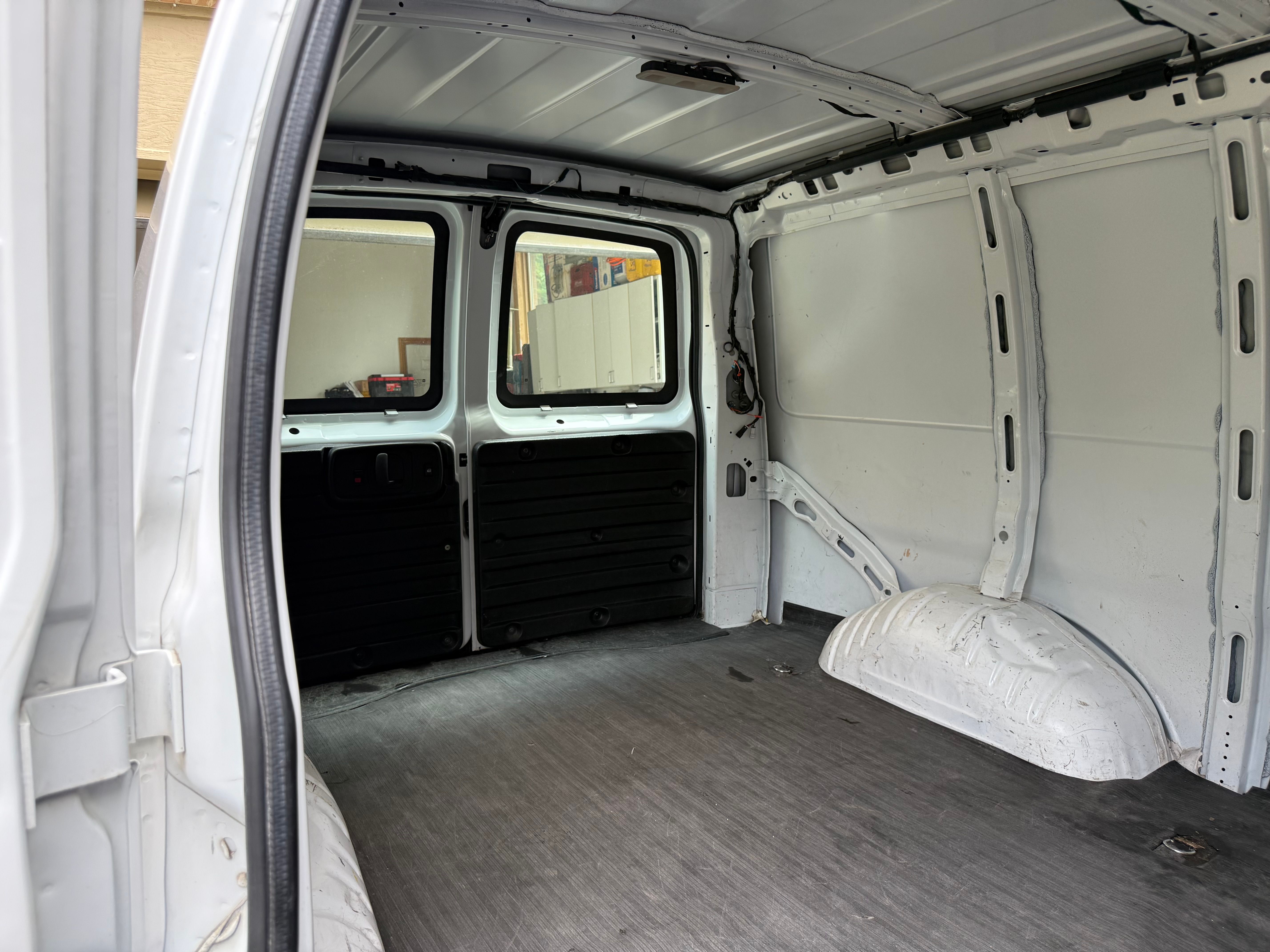 Used 2019 Chevrolet Express 2500 w/ Driver Convenience Package RWD image 10