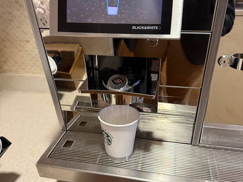 Used 2016 Audi A6 TDI Premium Plus w/ Driver Assistance Package image 11