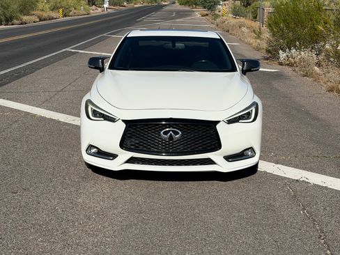 Used 2018 INFINITI Q60 3.0t Luxe w/ Sensory Package 3.0T Luxe RWD image 2