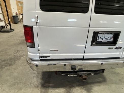 Used 2014 Ford E-350 and Econoline 350 XLT image 13
