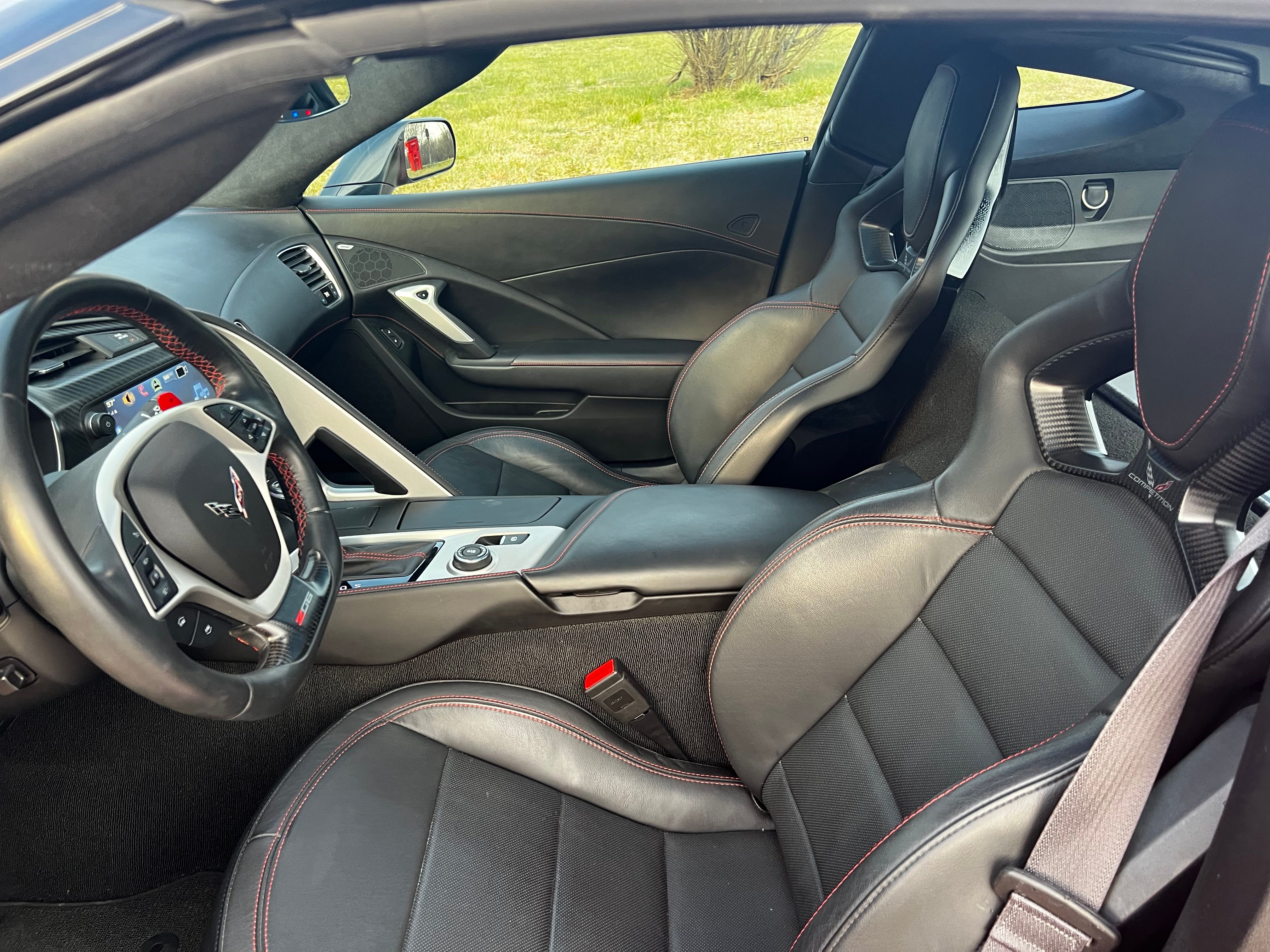 Used 2017 Chevrolet Corvette Z06 RWD image 12