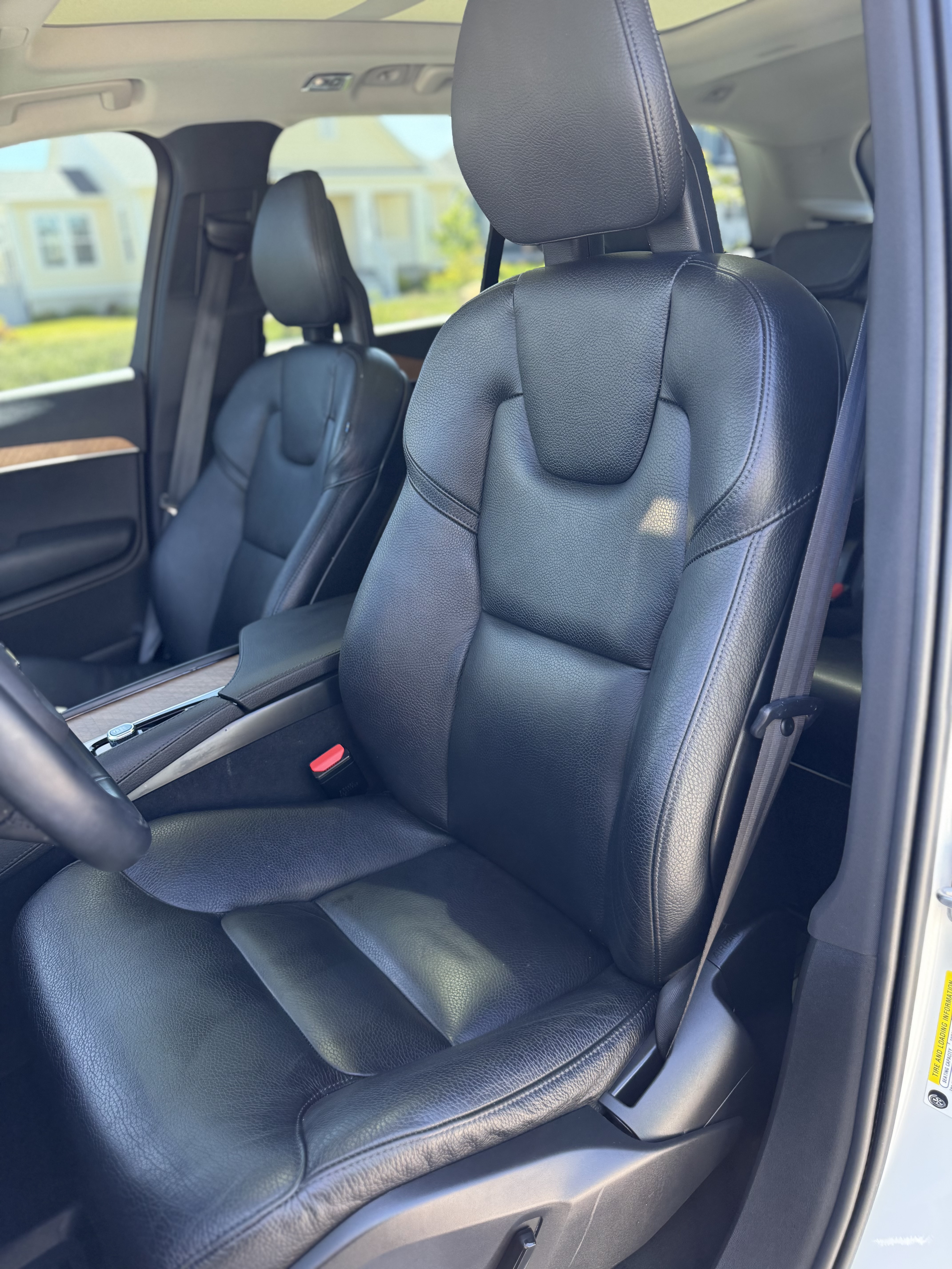 Used 2021 Volvo XC90 T5 Momentum w/ Protection Package AWD/4WD image 12