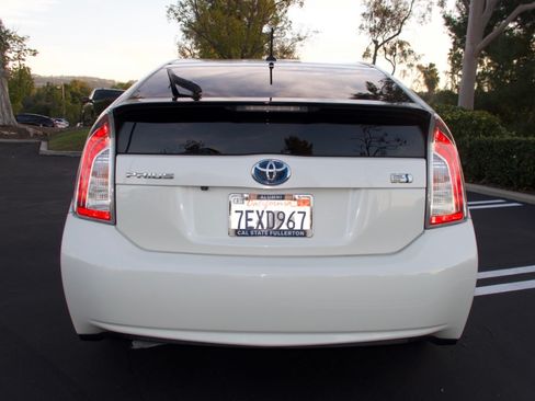 Used 2014 Toyota Prius Four image 8