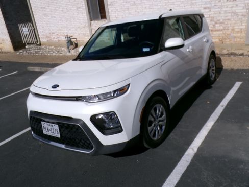 Used 2021 Kia Soul LX image 1