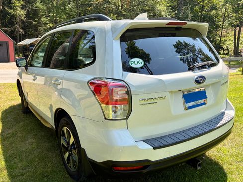 Used 2018 Subaru Forester 2.5i Premium w/ All-Weather Package AWD/4WD image 5