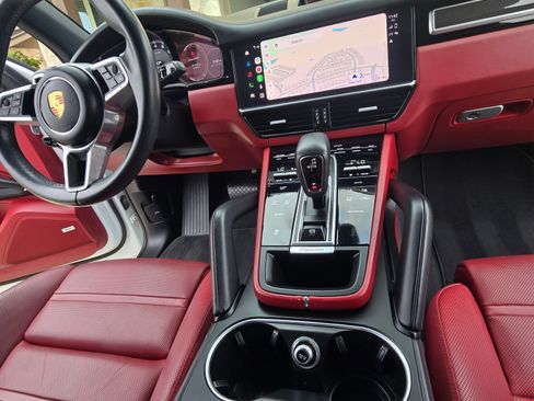 Used 2023 Porsche Cayenne Platinum Edition image 12