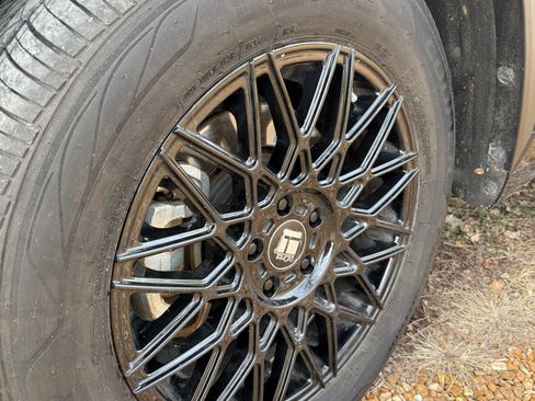 Used 2020 Toyota Highlander LE image 9