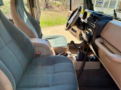 Used 2002 Jeep Wrangler Sahara image 24