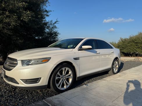 Used 2013 Ford Taurus SEL image 14