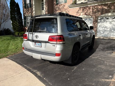 Used 2016 Toyota Land Cruiser image 6