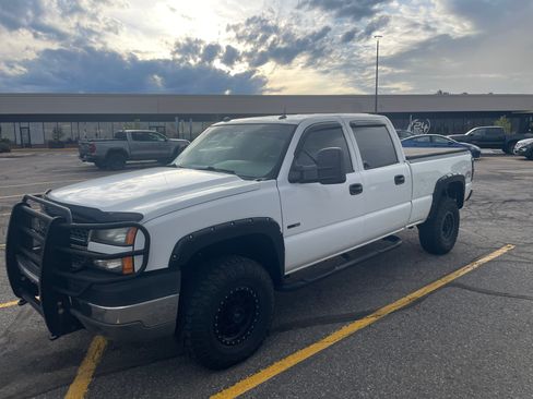 Used 2005 Chevrolet Silverado 2500 LT w/ Heavy-Duty Power Package AWD/4WD image 6