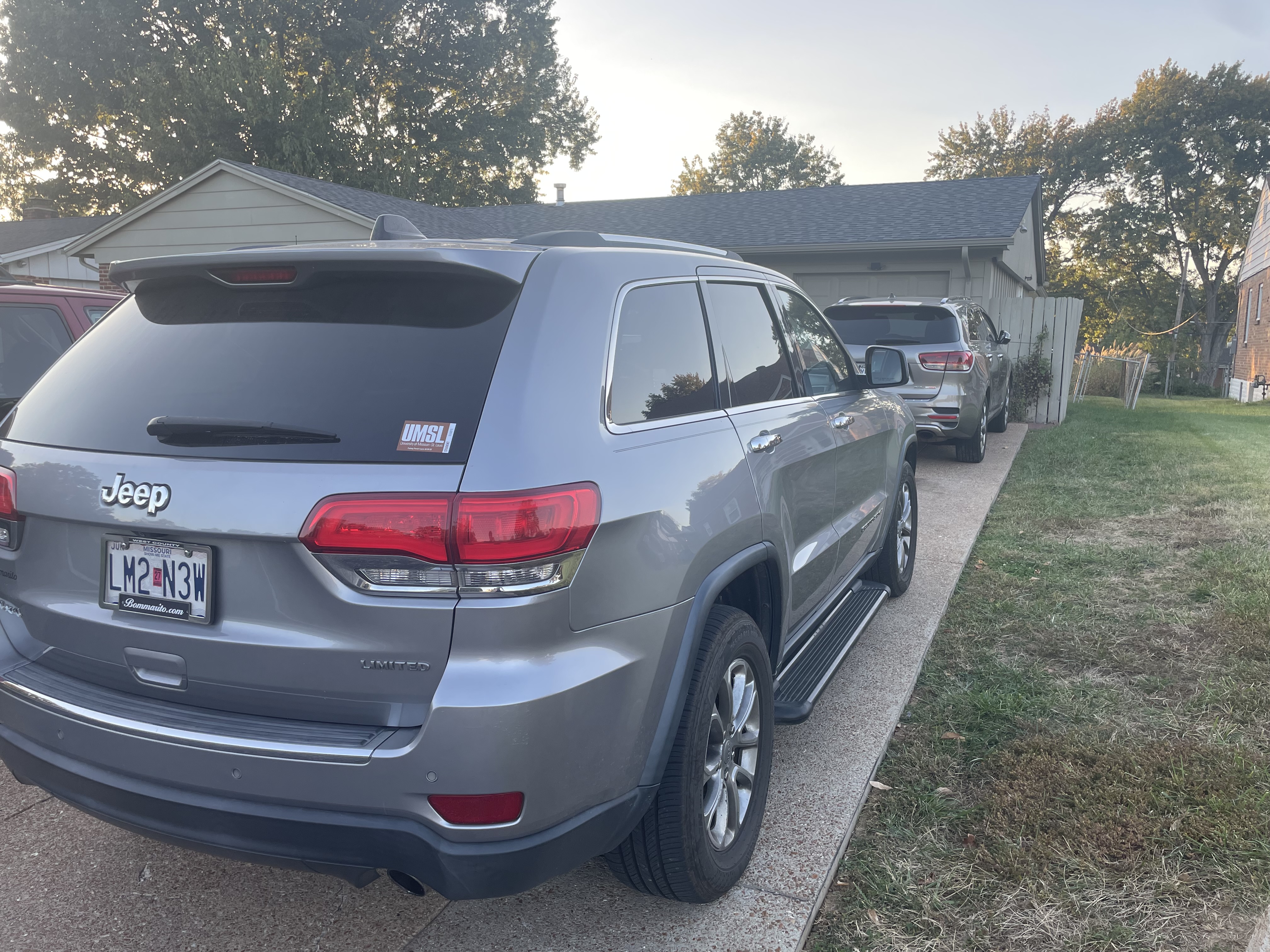 Used 2015 Jeep Grand Cherokee Limited w/ Luxury Group II AWD/4WD image 11