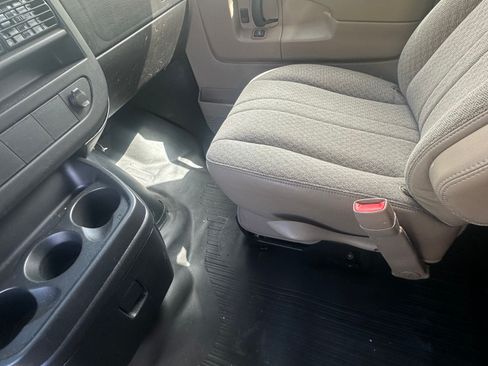 Used 2008 Chevrolet Express 3500 image 6