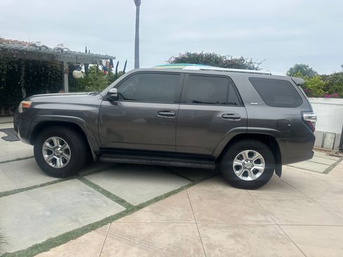 Used 2016 Toyota 4Runner SR5 Premium w/ Preferred Accessory Package RWD image 4