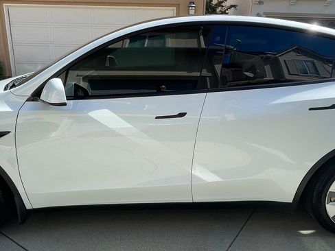 Used 2021 Tesla Model Y Long Range image 5