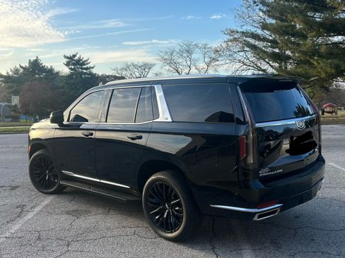 Used 2023 Cadillac Escalade Premium Luxury AWD/4WD image 10